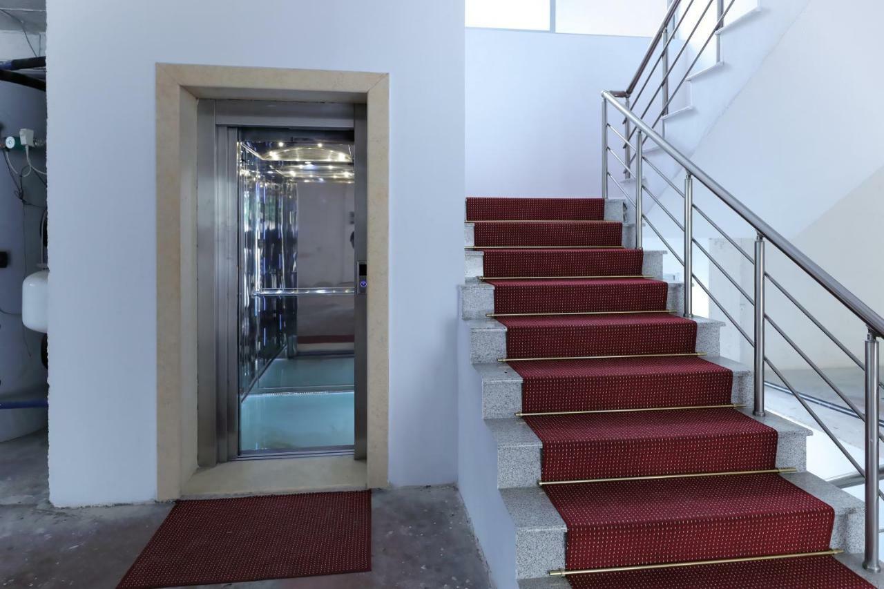 Hotel Gjuta Tiranë Luaran gambar