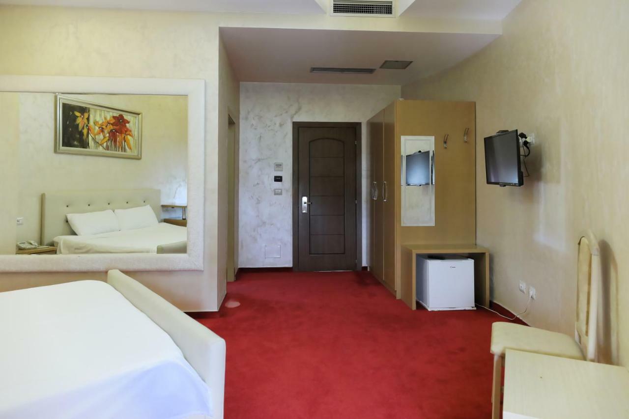 Hotel Gjuta Tiranë Luaran gambar